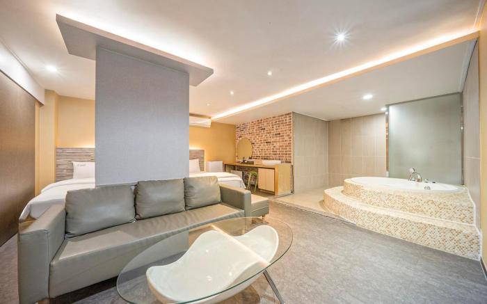 Daegu Seongseo Hotel May