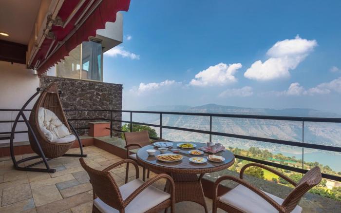 SaffronStays Aurelia, Luxury Pool Villa in Panchga