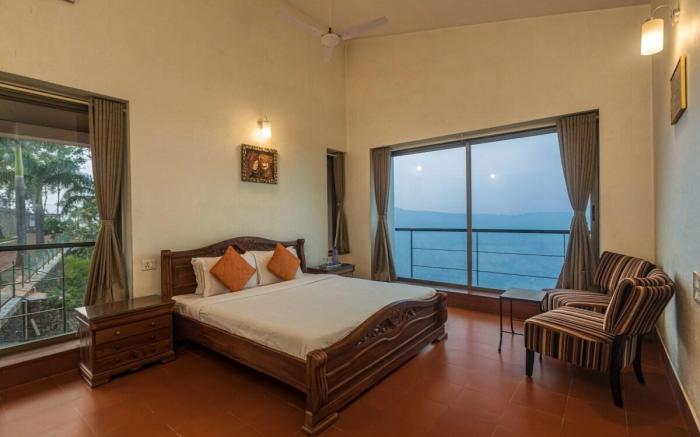 SaffronStays Aurelia, Luxury Pool Villa in Panchga
