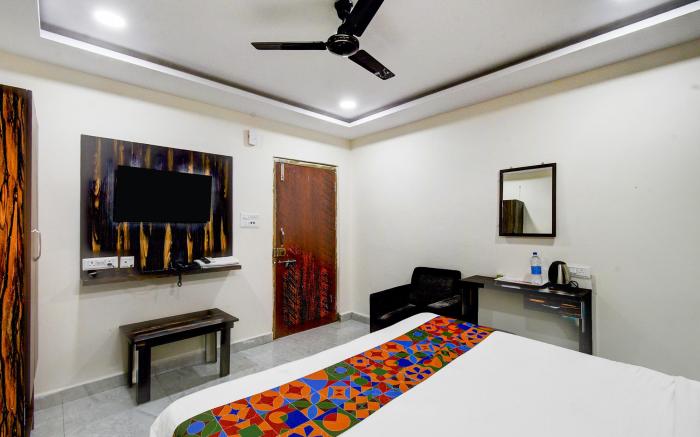 FabHotel O PNR Continental