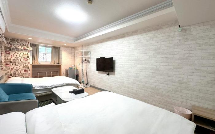 Wuchang Twin Room/Elevator