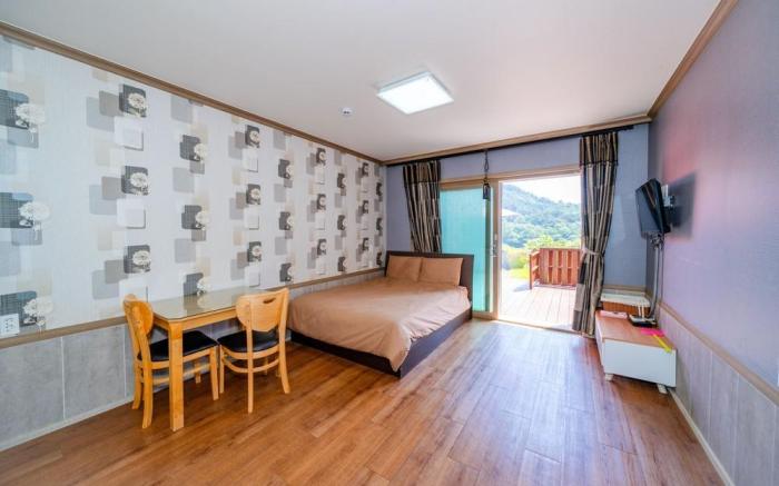 Taean Low Stack Pet Pension