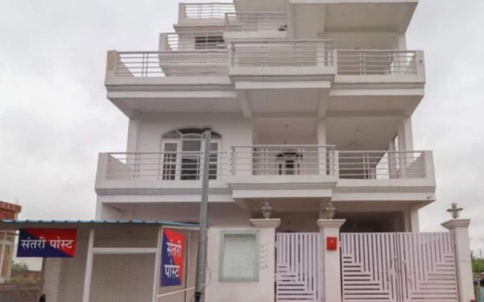 White House Residency F