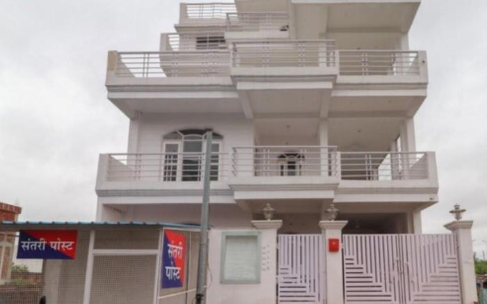 White House Residency C