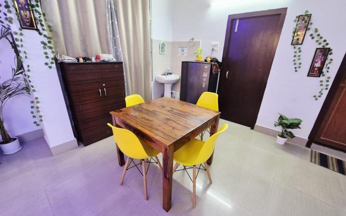 R R HOMESTAY