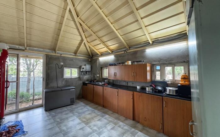 Oakridge Cottages 5BR with Pool by Homeyhuts