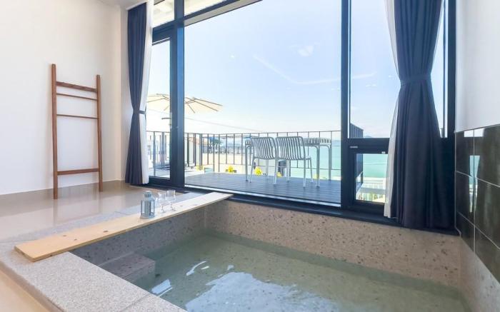 Yeosu Road 328 Ocean View Pool Villa