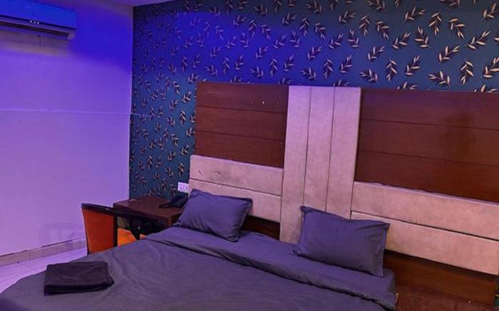FabHotel Ayaansh