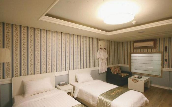 World Tourist Hotel