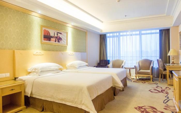 Vienna Hotel Xuzhou Pengcheng Square Metro Station