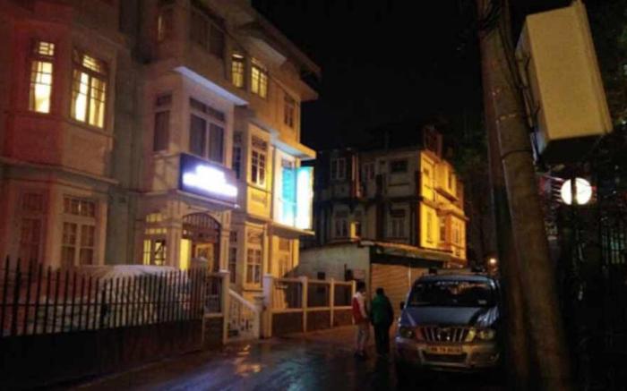 Goroomgo Shambhu Mall Road Darjeeling