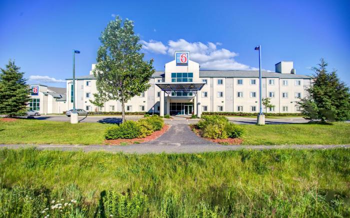 Motel 6 Huntsville, ON