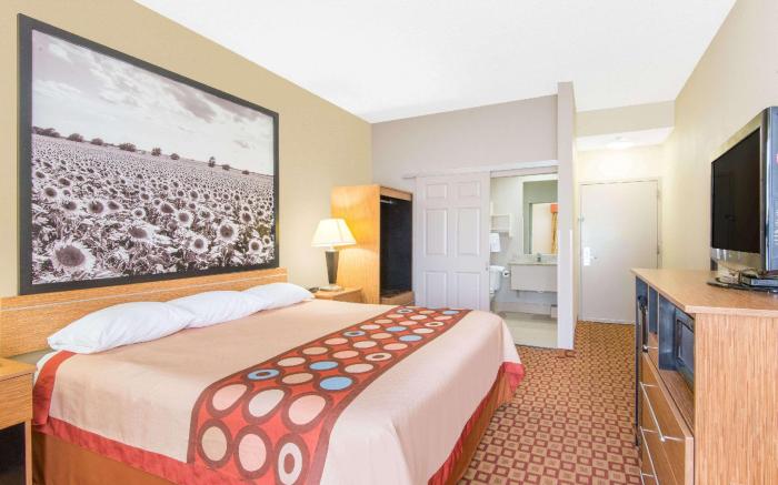Super 8 By Wyndham Wichita South
