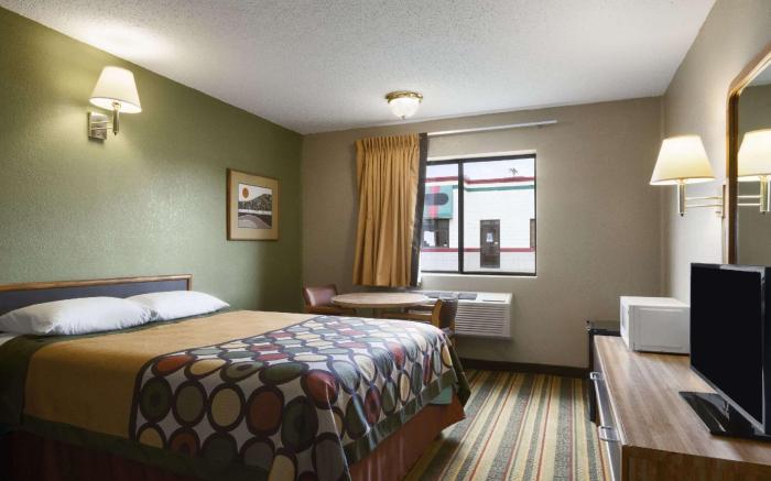 Super 8 By Wyndham Blackwell