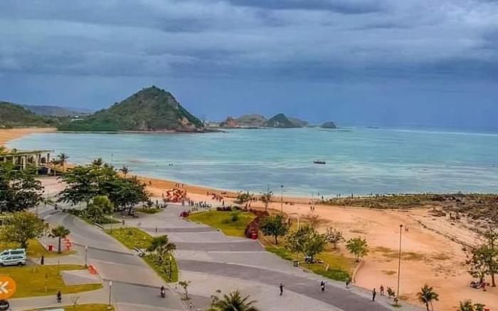 Surfers Beachfront