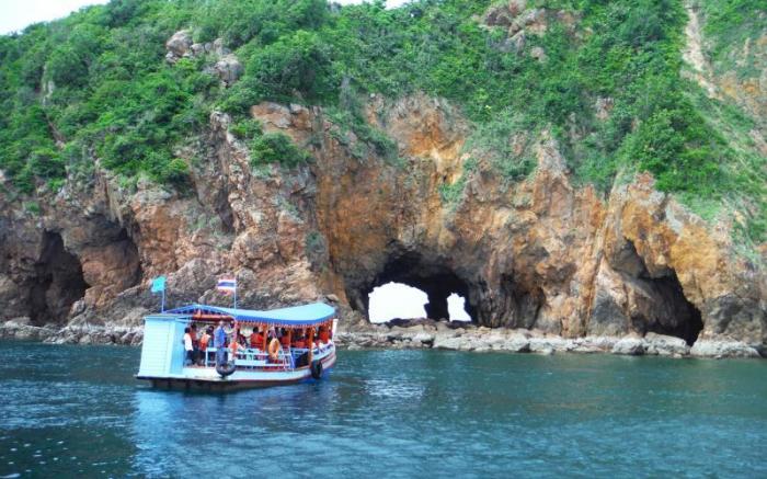 Bansaithong Beach Resort