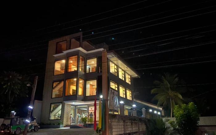 Eight Breeze Properties