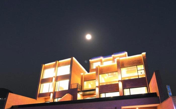 Pohang Case Poolvilla