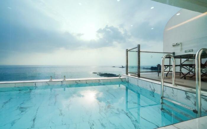 ON Pool Villa