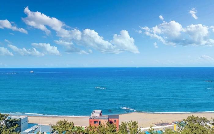 Pohang Sunrise Pool Villa