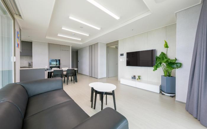 SC Beautiful Sacheon Port Front Hotel Room Season05