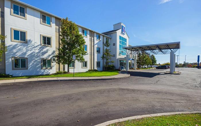 Motel 6 Whitby, ON - Toronto East