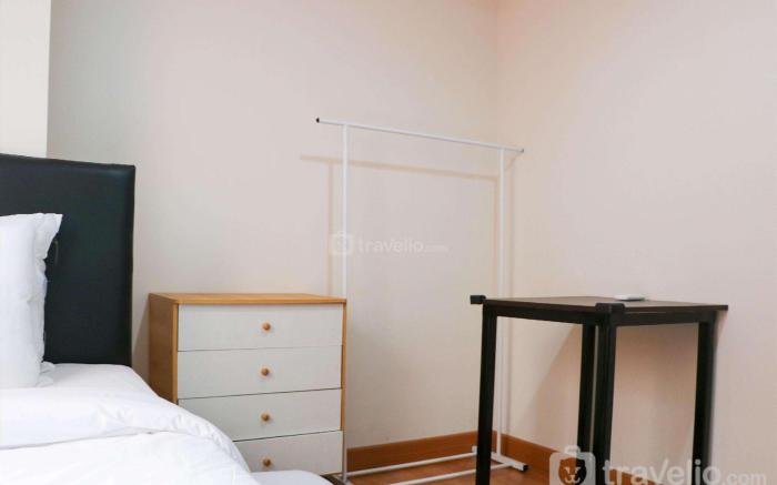 Warm & Homey 2BR Sentraland Cengkareng By Travelio