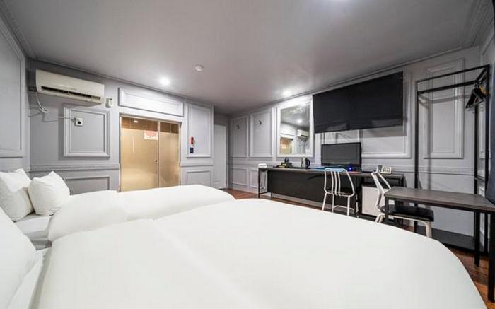 Gimpo Petite Hotel
