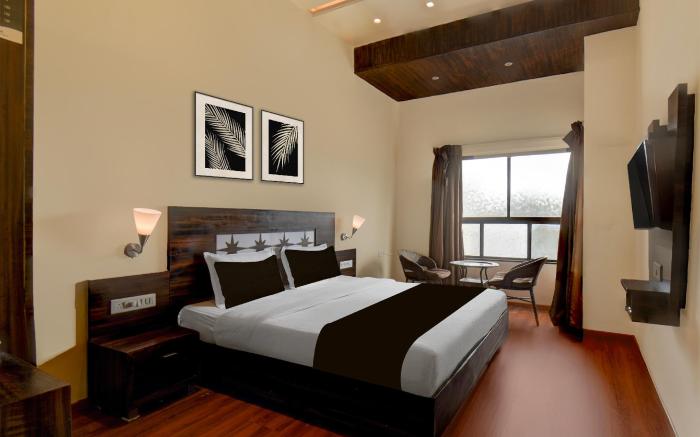 Super Townhouse Oak Sinhgad Road Crossway Formerly Popular Hotel