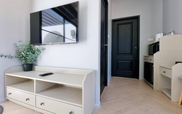 Plubpla samut : White Villas