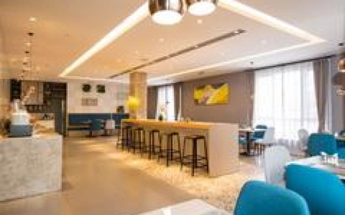 Home Inn Selected Suzhou High-tech Zone Huaihai Street Shajinqiao Metro Station