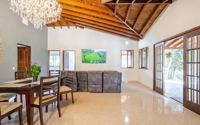 Luxury Villa 2 minutes away from JMC Airport