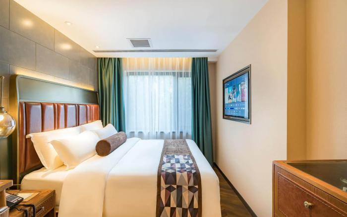 James Joyce Coffetel Beijing Panjiayuan Antique City Jinsong Subway Station