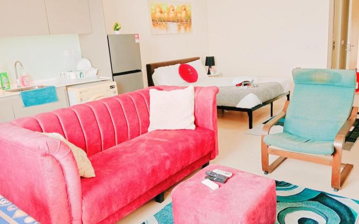 NeonNest-Tamarind Suite|Wi~Fi~|NetflixFreeParking