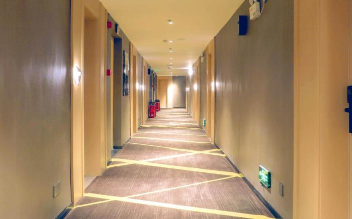IU Hotel Hengyang Changing City Govenment Plaza