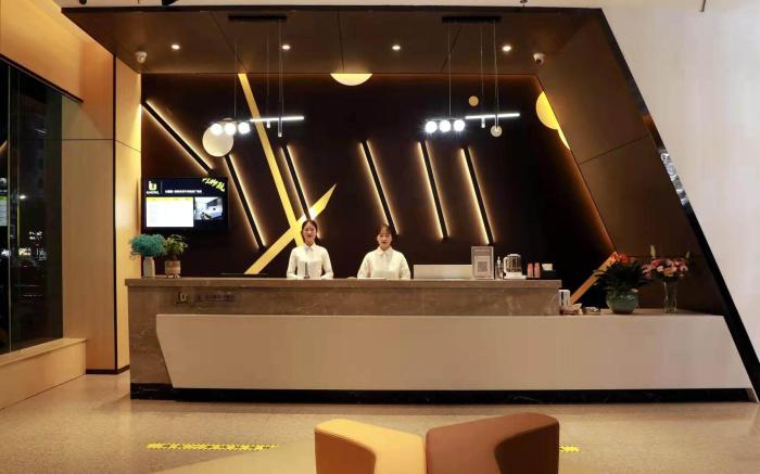 IU Hotel Hengyang Changing City Govenment Plaza