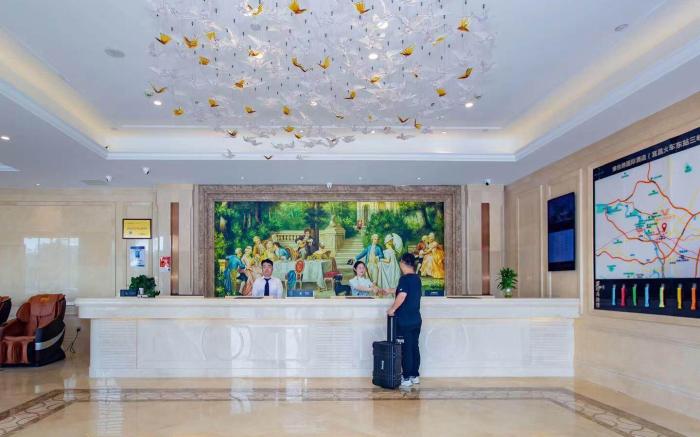 Vienna International Hotel Hubei Yichang East Railway Station Passenger Center