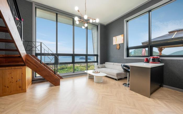Jigeum Yeosu Ocean View Pension