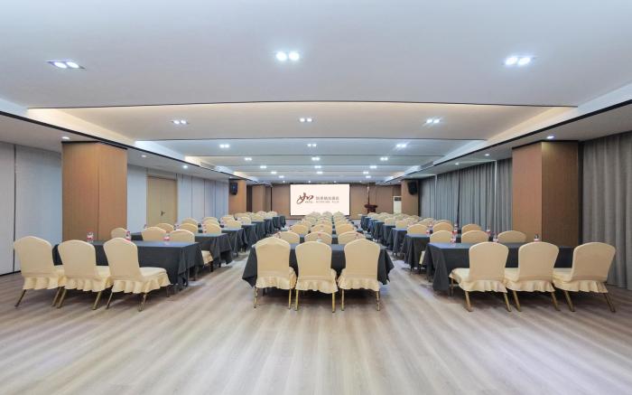 Home Inn Plus Xianning Yinquan Avenue Hot Spring