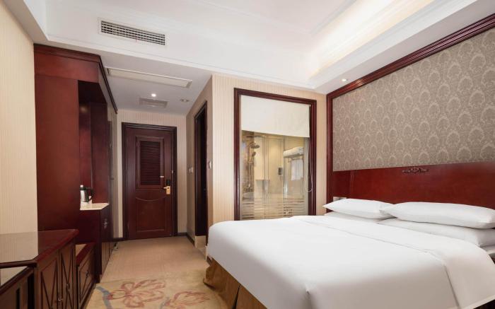 Vienna Hotel Wuhan Jiangxia Zhifang Street Metro Station