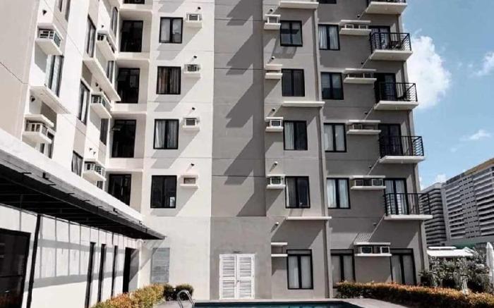 The Median Condominium near it park