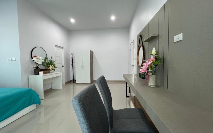 The Emerald Hat Yai · Spacious 3-Bedroom Stay
