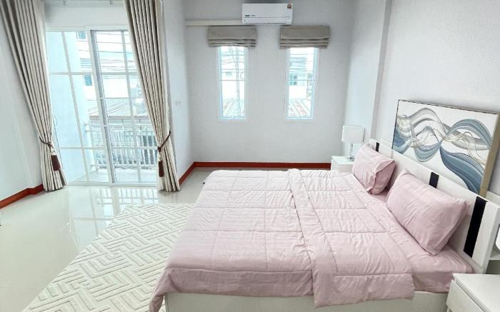 Prakaithong Village · 3-Storey Bungalow E31
