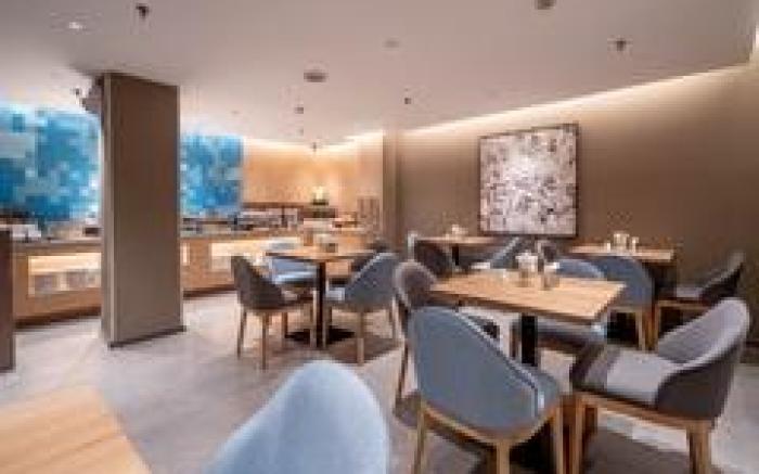 Home Inn Neo Urumqi Youhao Tougong Military Region General Hospital