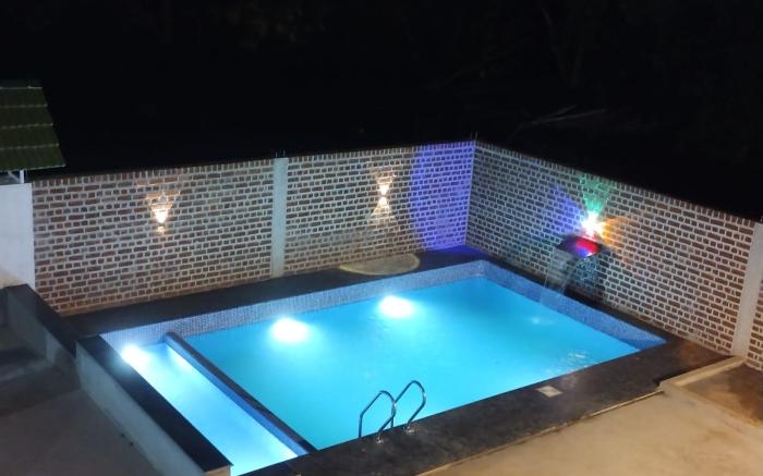 Paradise Auro White House
