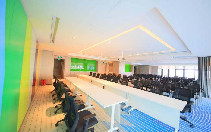 Holiday Inn Express Yingkou Onelong Plaza By IHG