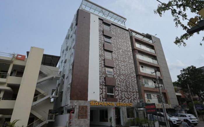 Hotel Sahana Grand