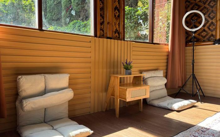 BUMO House by Villa Istana Bunga
