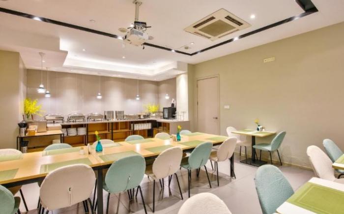 Home Inn Style Ningbo Eastern New City Convention Center