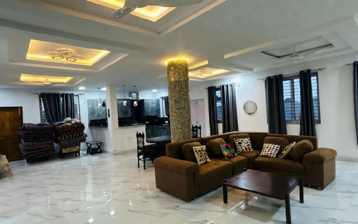 RS Nest Farms 4BHK Villa with Pool by Homeyhuts